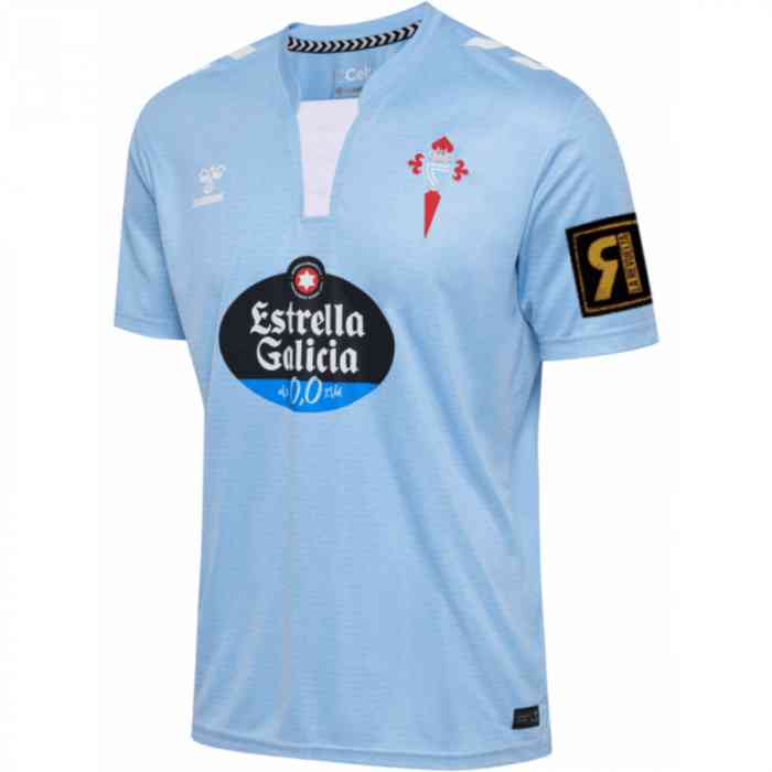 El logo de `La Revuelta` en la camiseta del Celta