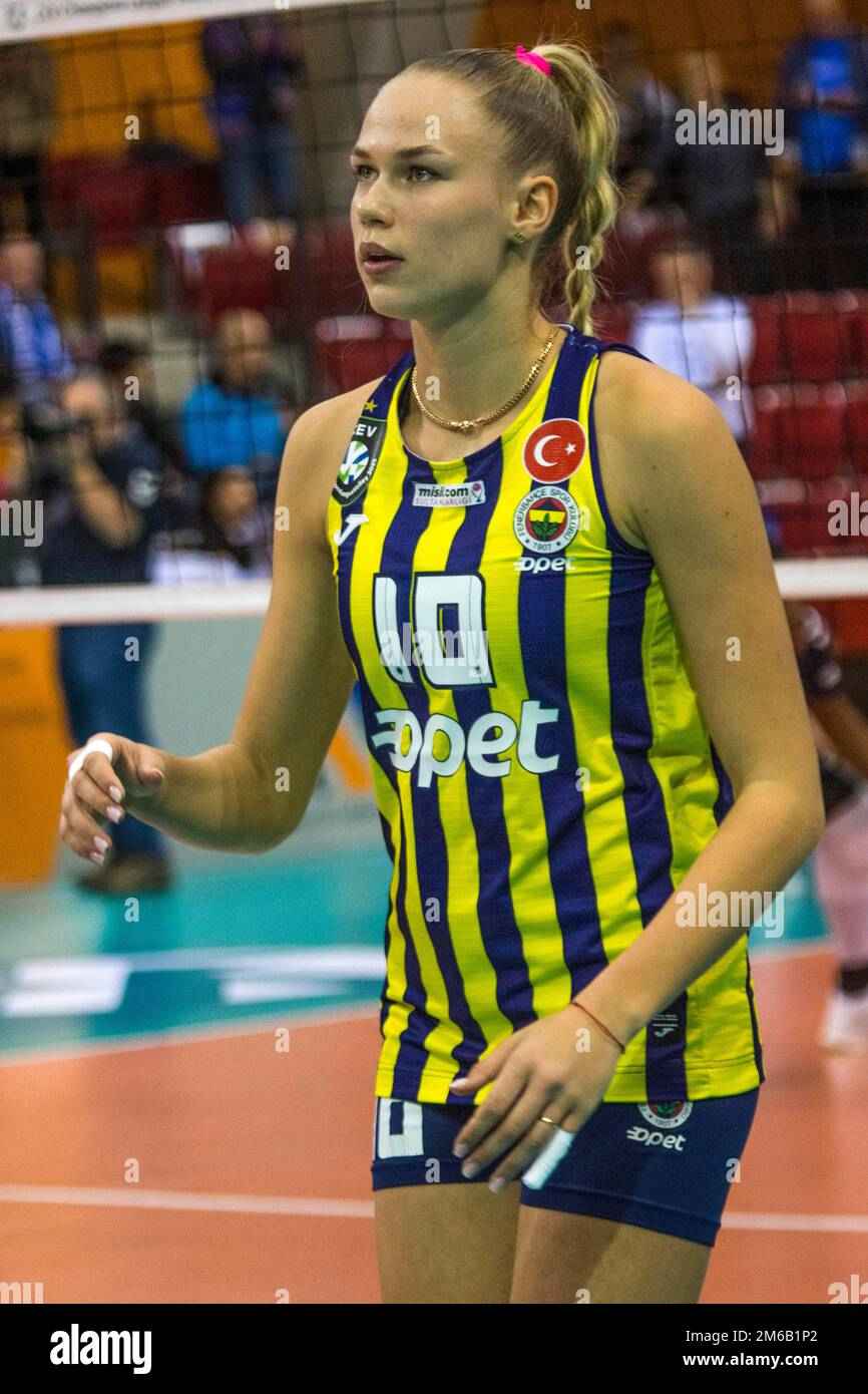 EVİNE HOŞ GELDİN ARINA FEDOROVTSEVA!