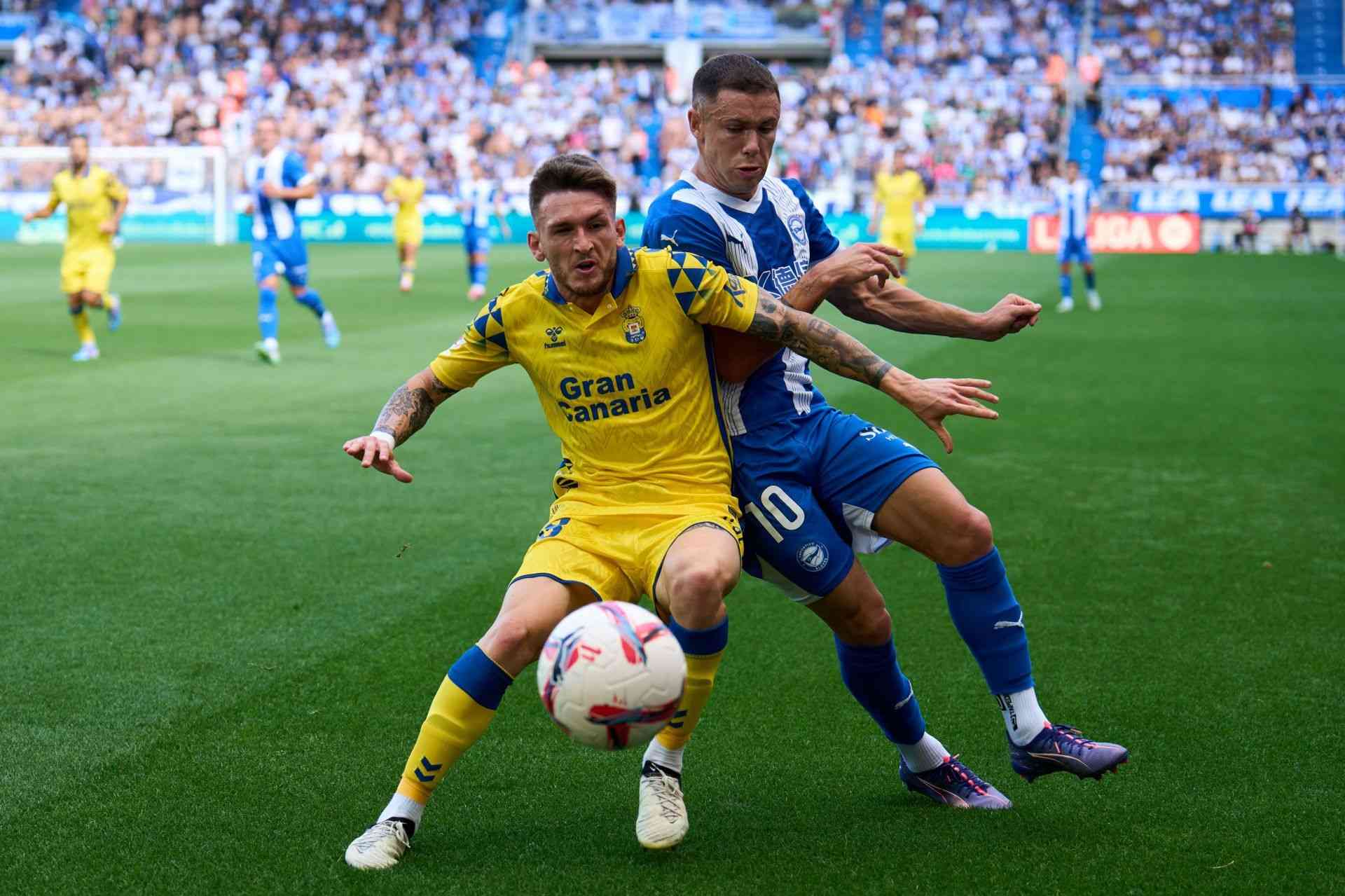 Las Palmas Faces Alavés in Crucial La Liga Clash