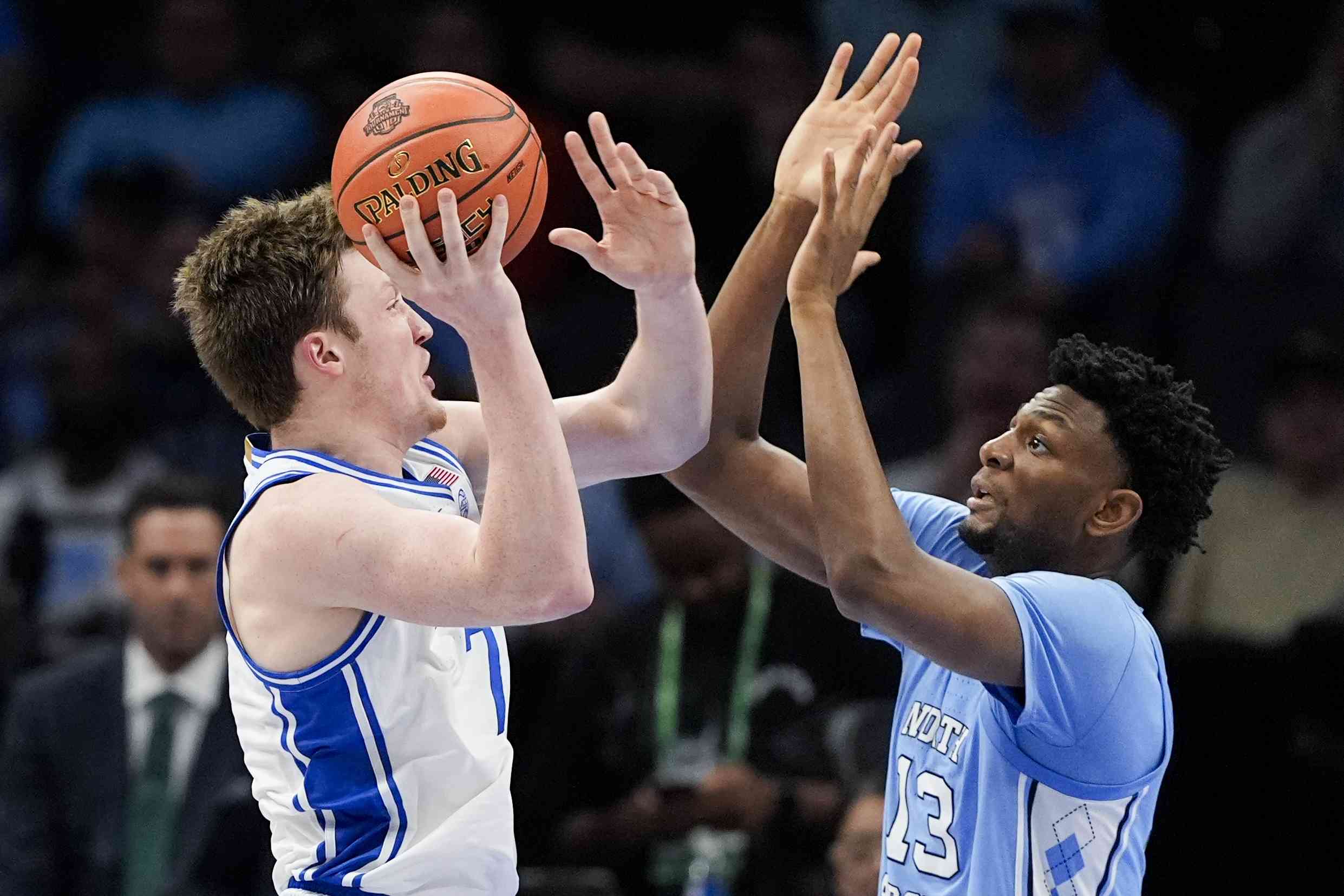 Duke holds off a furious North Carolina comeback to advance ...