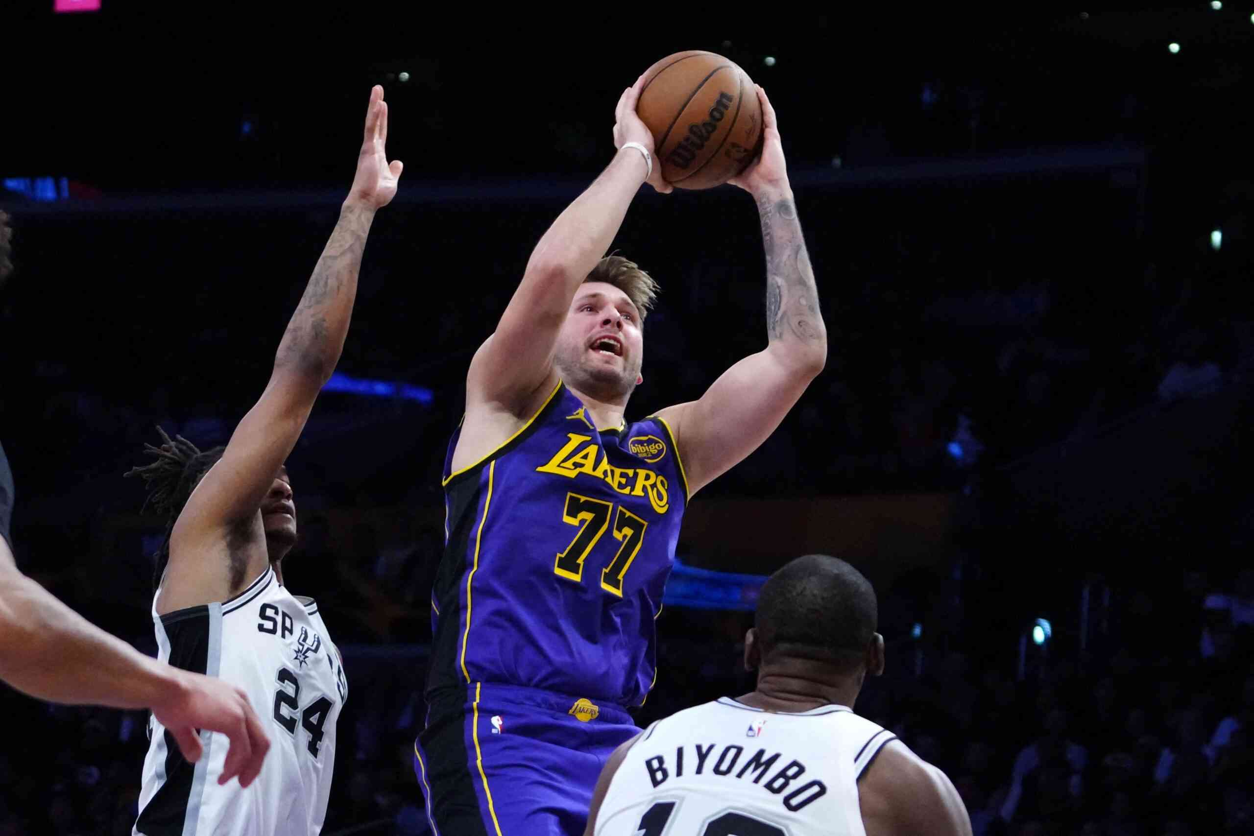 Lakers WIN Again! Reaves Shines, Doncic Struggles in 125 ...