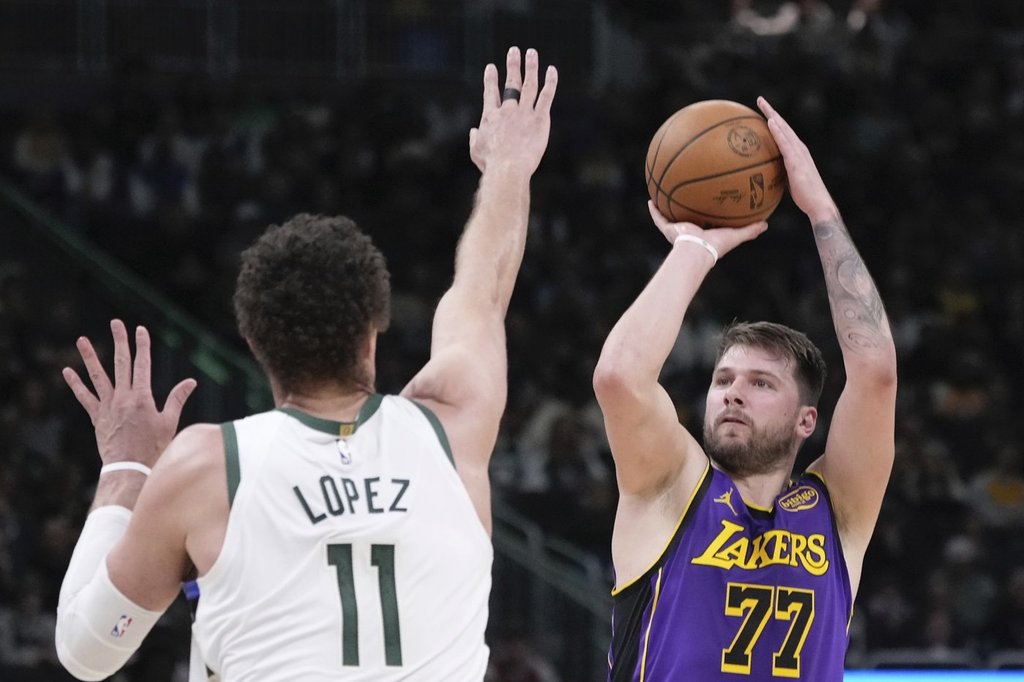 Bucks dominerer Lakers med Giannis i spidsen