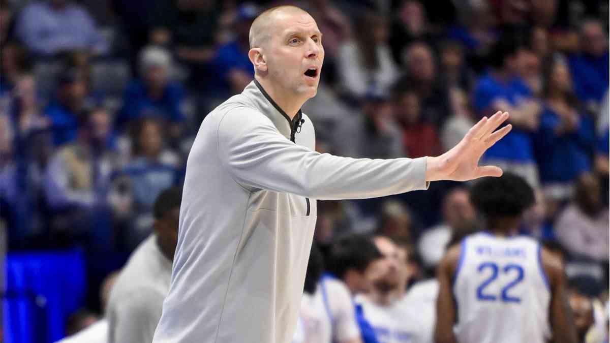 Kentucky`s Mark Pope Celebrates NCAA Tournament Win