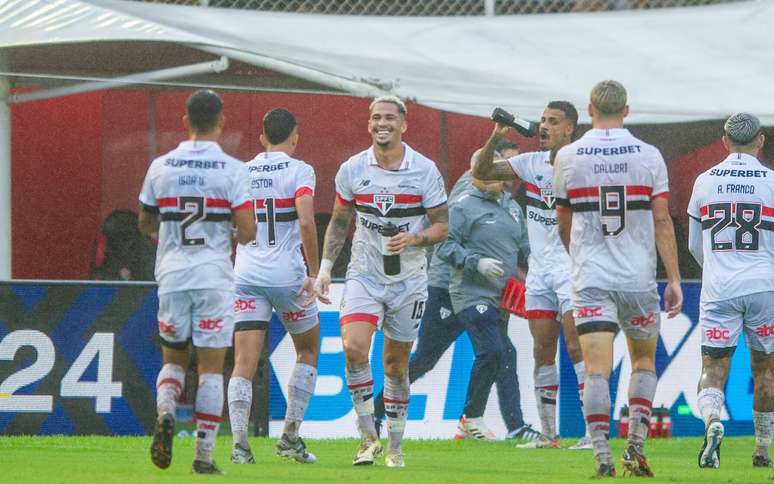 Luciano brilha e São Paulo vence o Náutico