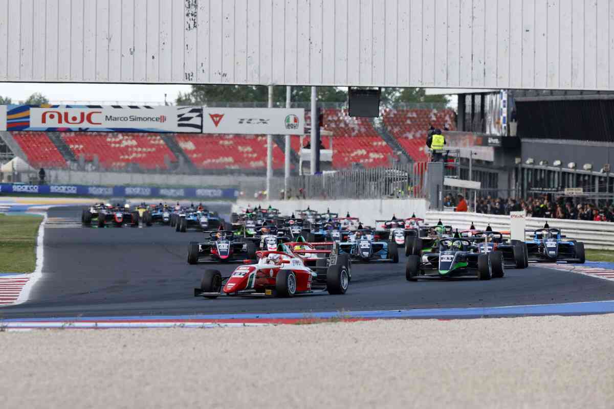 Italian F4 Championship al Misano: Inizio Scoppiettante