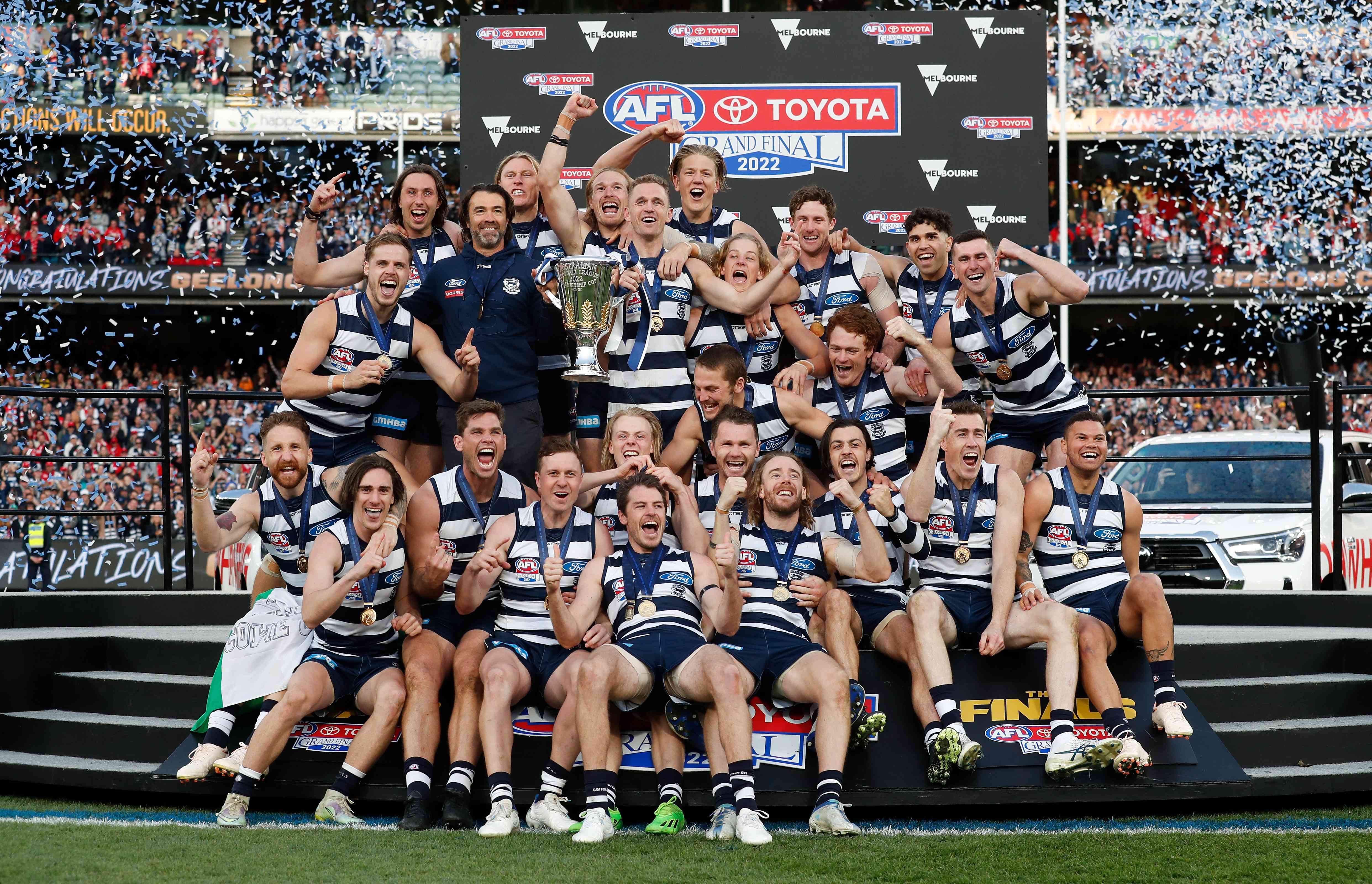 Geelong Cats Edge Collingwood in AFL Classic