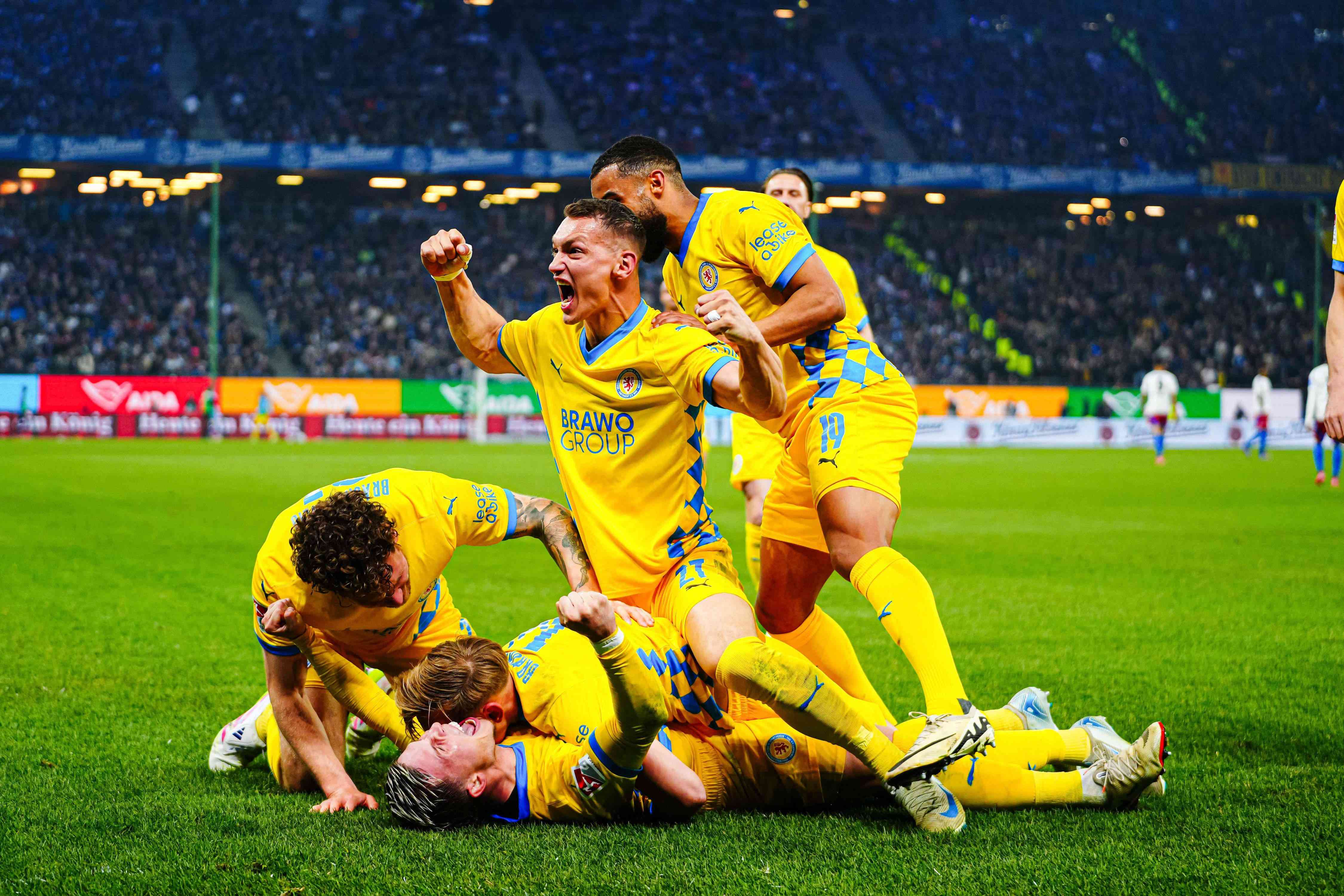 Eintracht Braunschweig und HSV dominieren 2. Bundesliga
