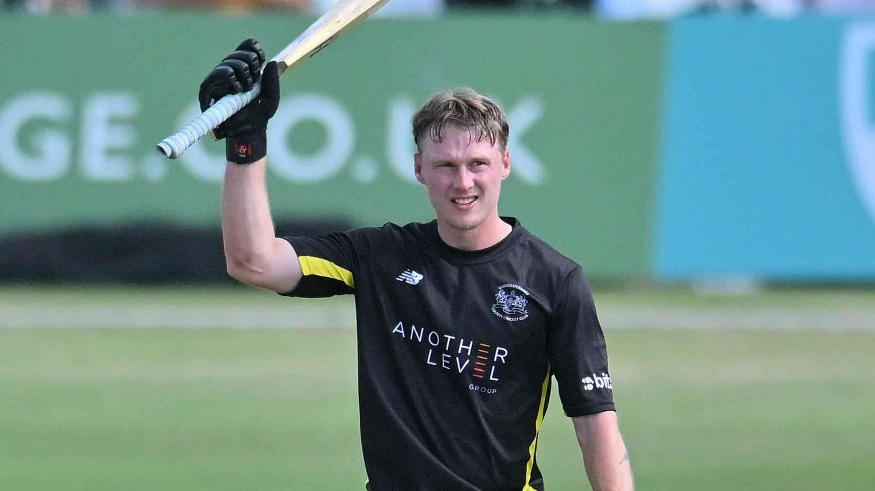 Gloucestershire Fights Back with Price and Hammond`s Form