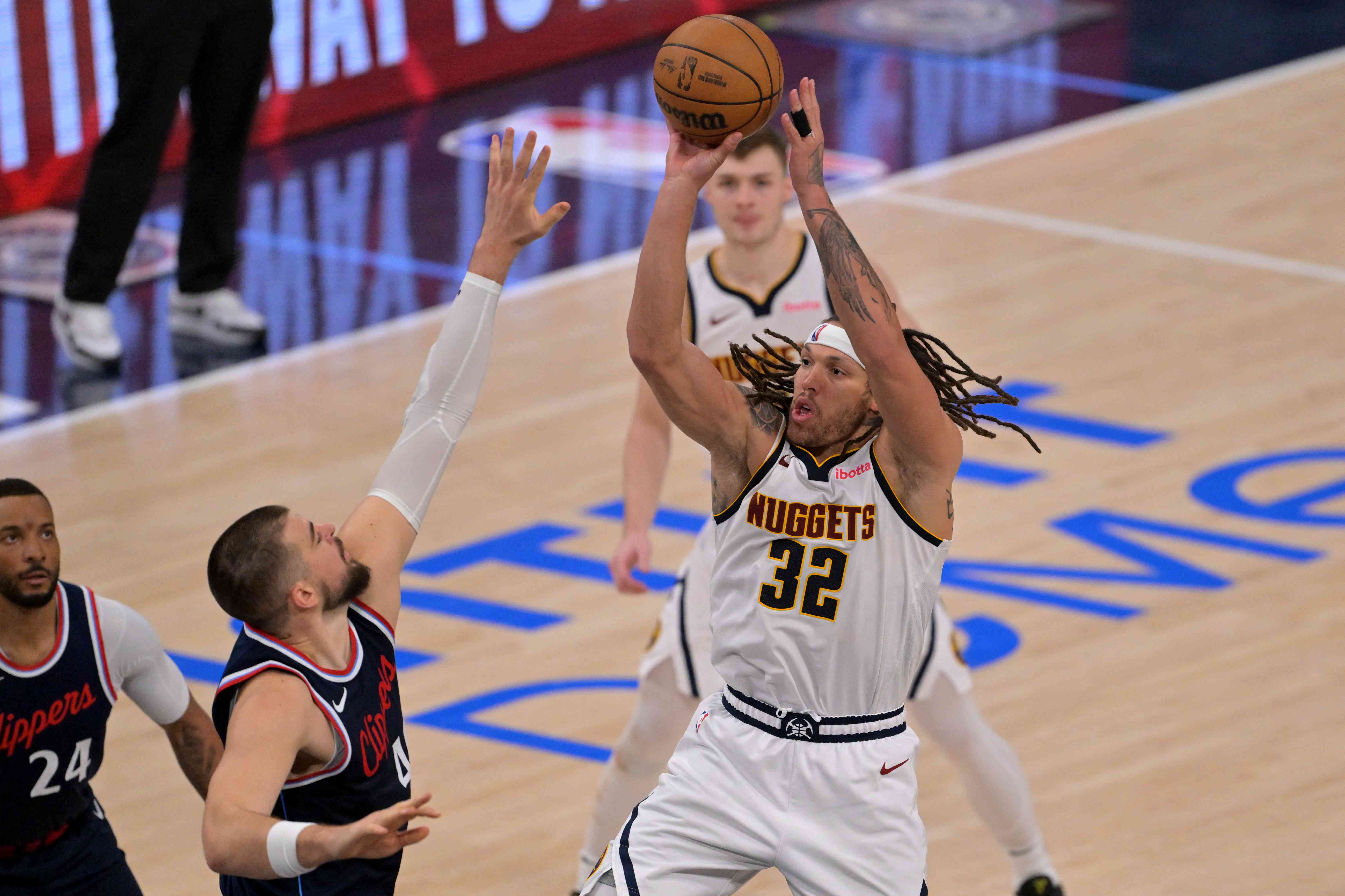 Nuggets dominent les Clippers grâce à Gordon