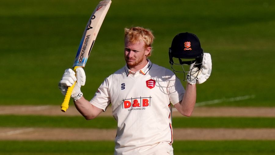 Cox`s Heroics Propel Essex Against Somerset