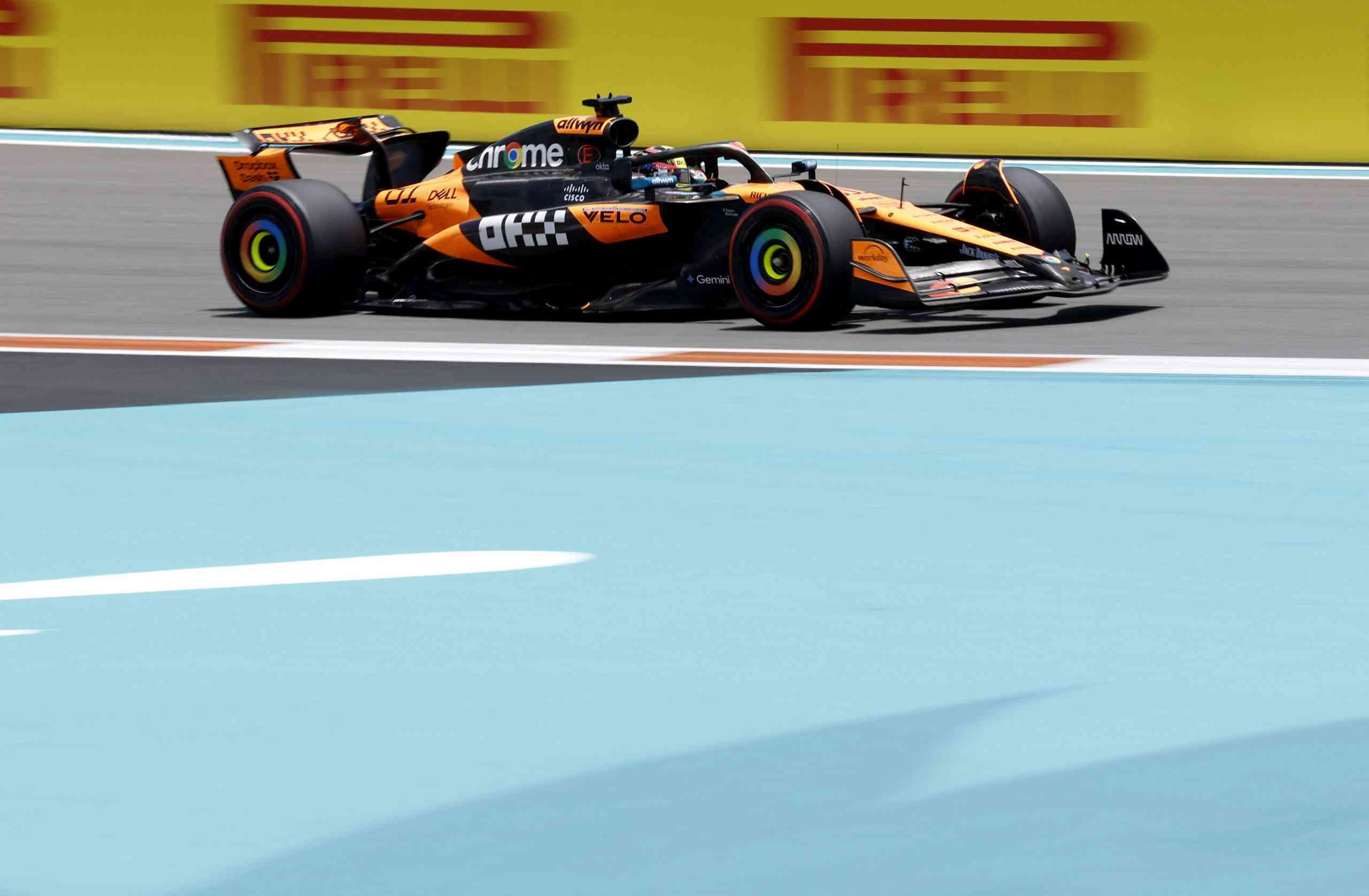 McLaren trionfa a Miami, Ferrari in difficoltà