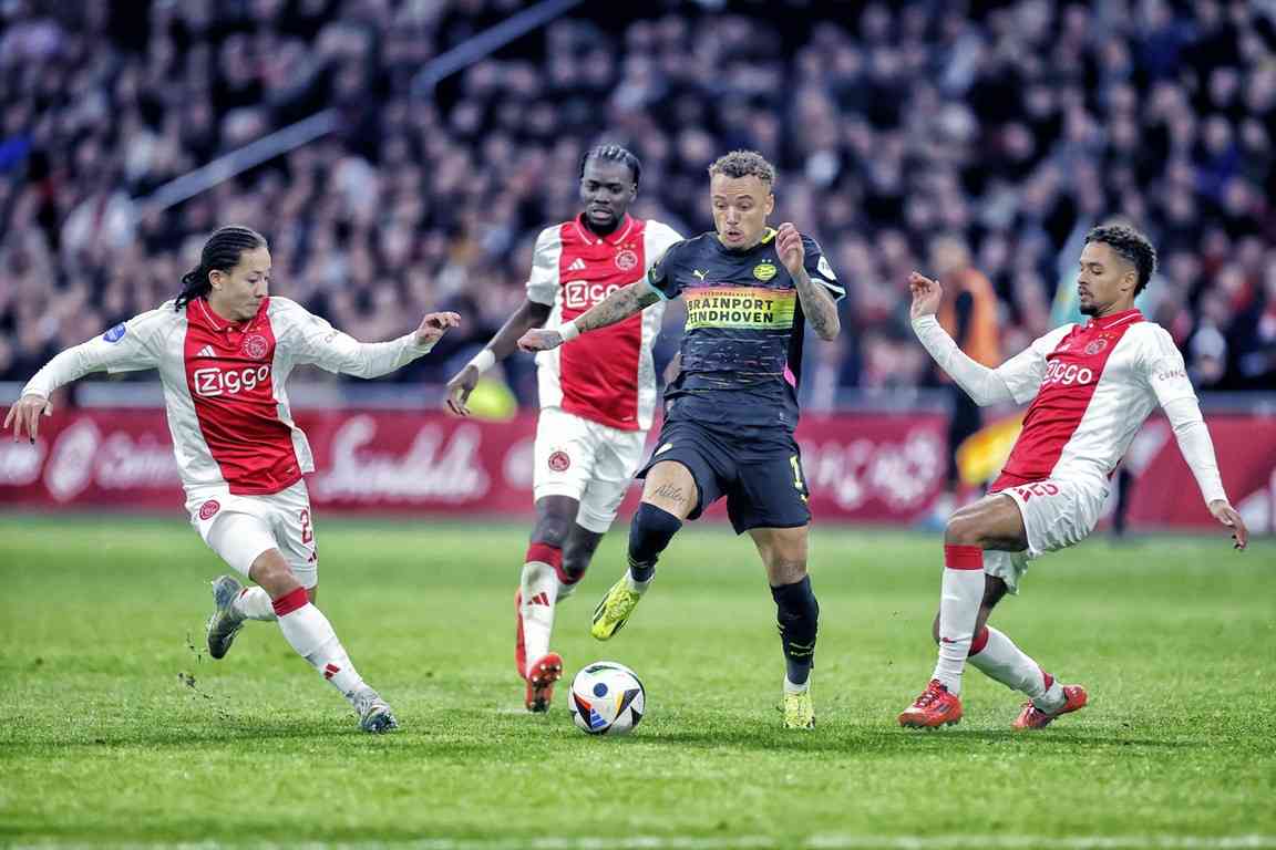 Titelstrijd tussen Ajax en PSV blijft spannend