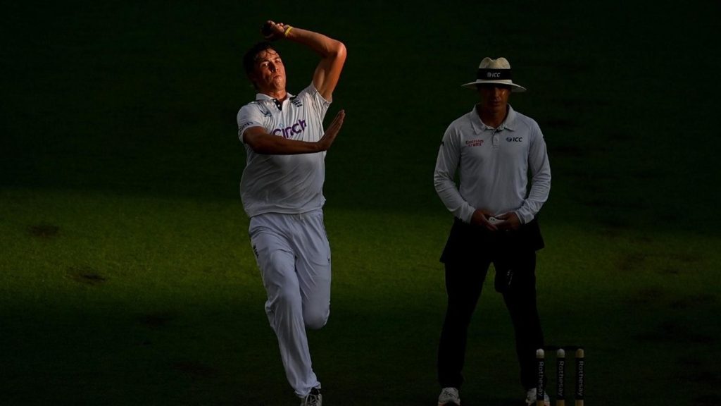 Josh Hull Stars as Leicestershire Triumph in County Championship
