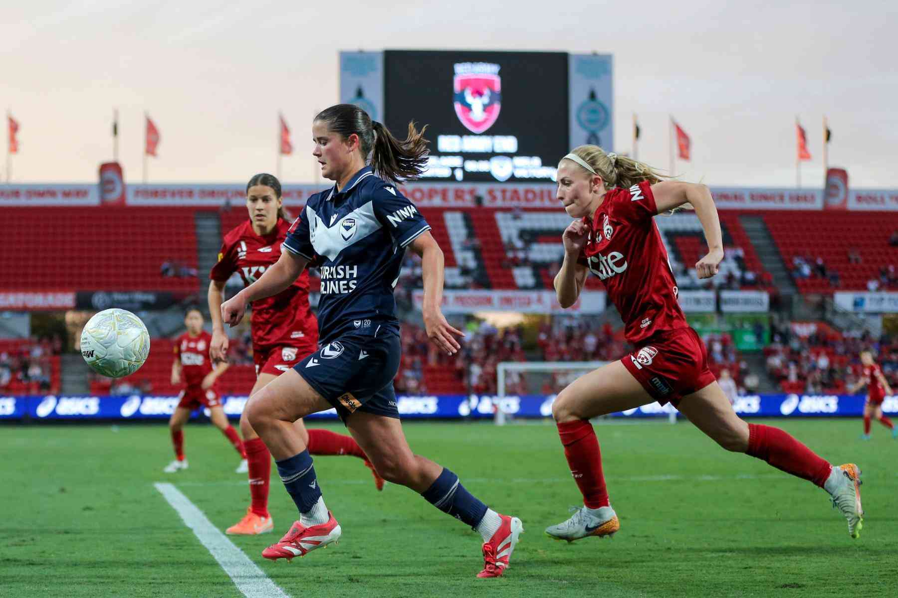 Melbourne Victory Dominates Adelaide in Semi-Final