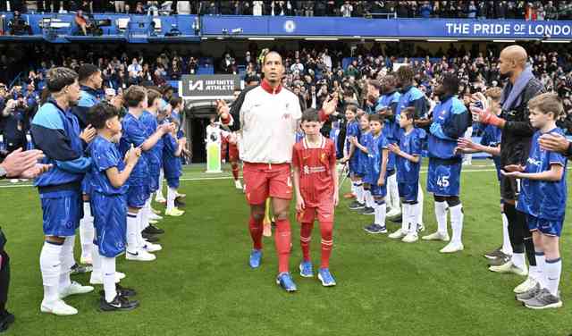 Chelsea đánh bại Liverpool, cuộc đua Premier League nóng lên