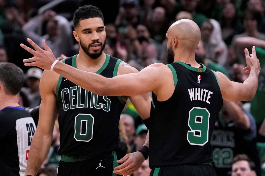 Pacers thắng Cavaliers, Knicks vượt Celtics trong OT