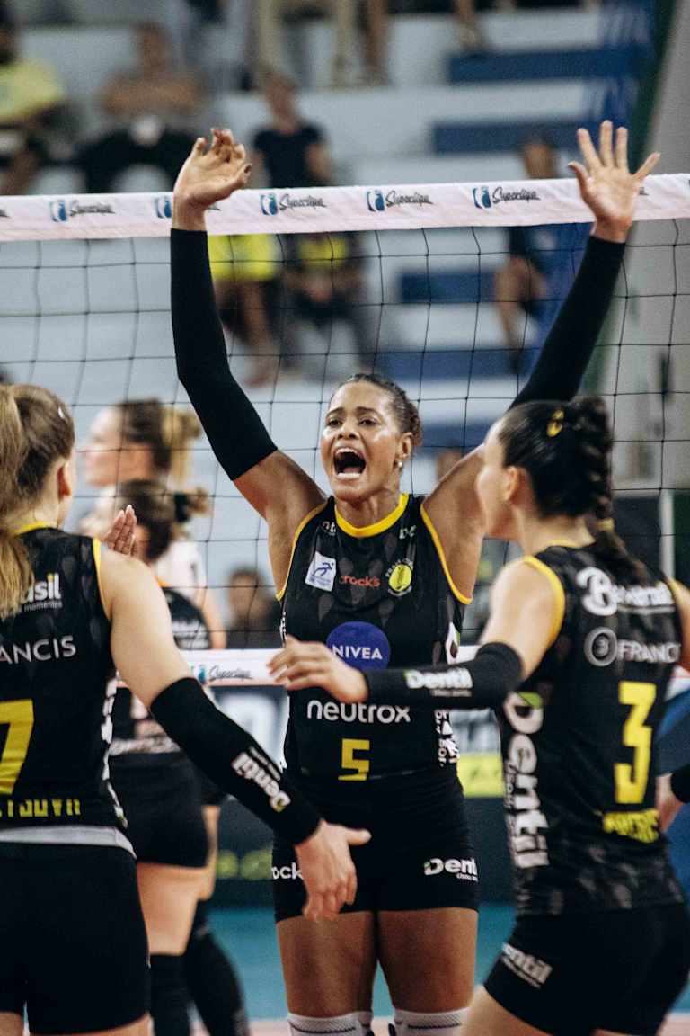 Osasco conquista a Superliga com Natália MVP