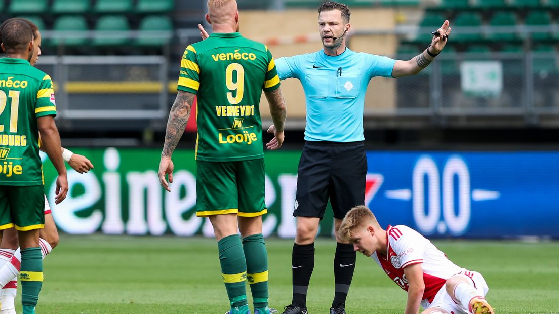 AZ en Ajax in het nieuws: schorsing en scheidsrechter