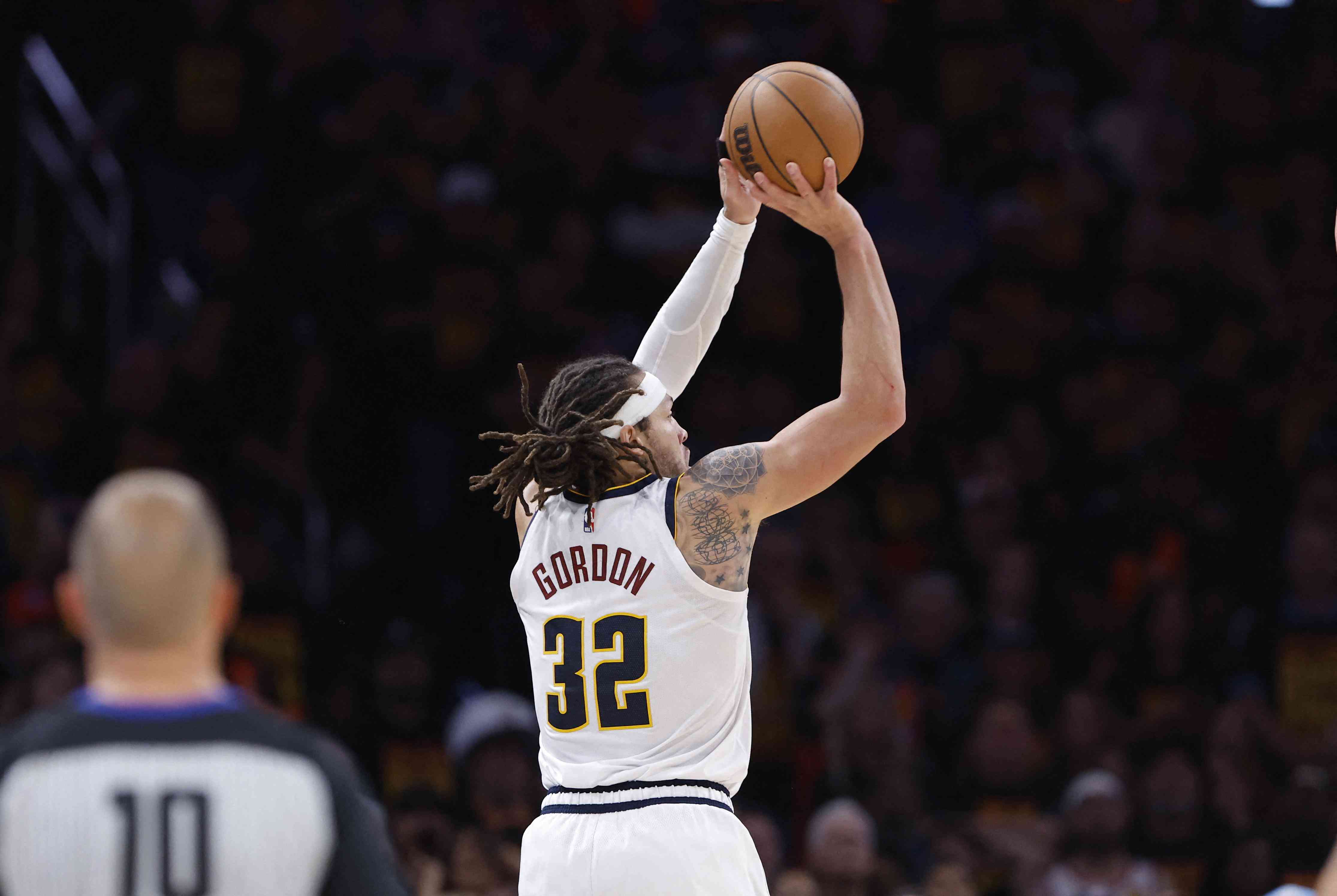 Cavaliers thua Pacers, Nuggets dẫn trước Thunder