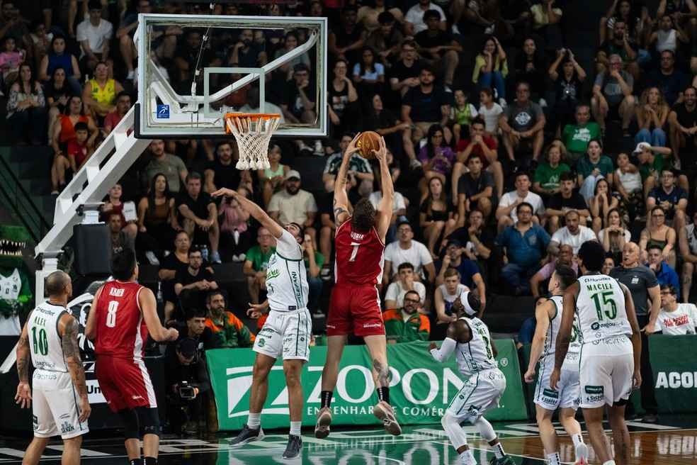 Bauru Basket e São Paulo nas quartas do NBB