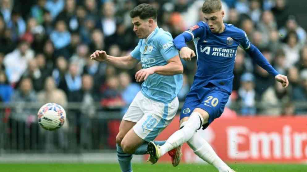 Chelsea and Man City Clash in Premier League Showdown