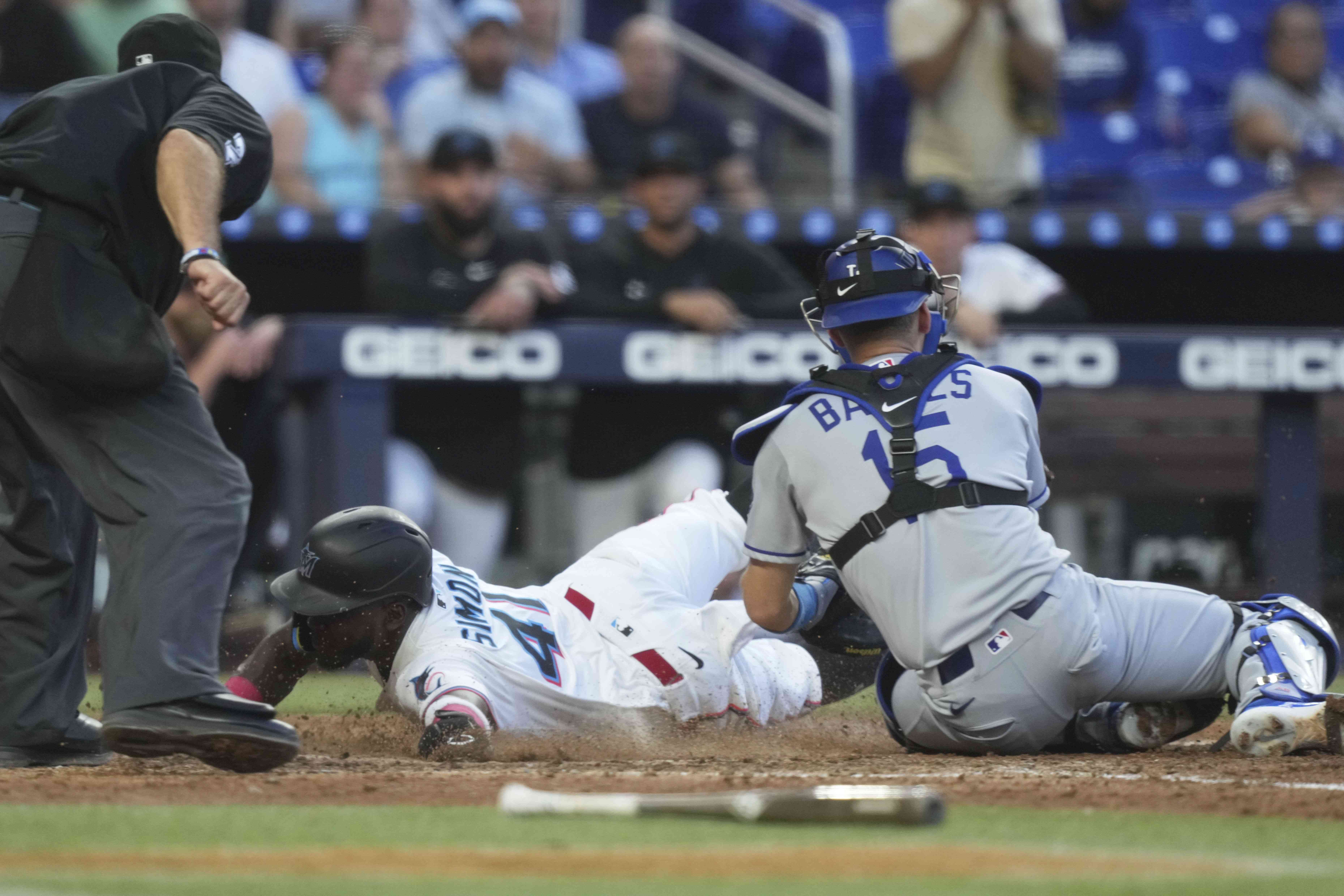 Dodgers Dominate Marlins with Freeman`s Stellar Performance