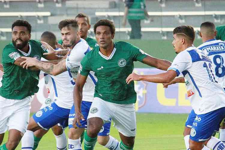 Goiás brilha e assume liderança na Série B