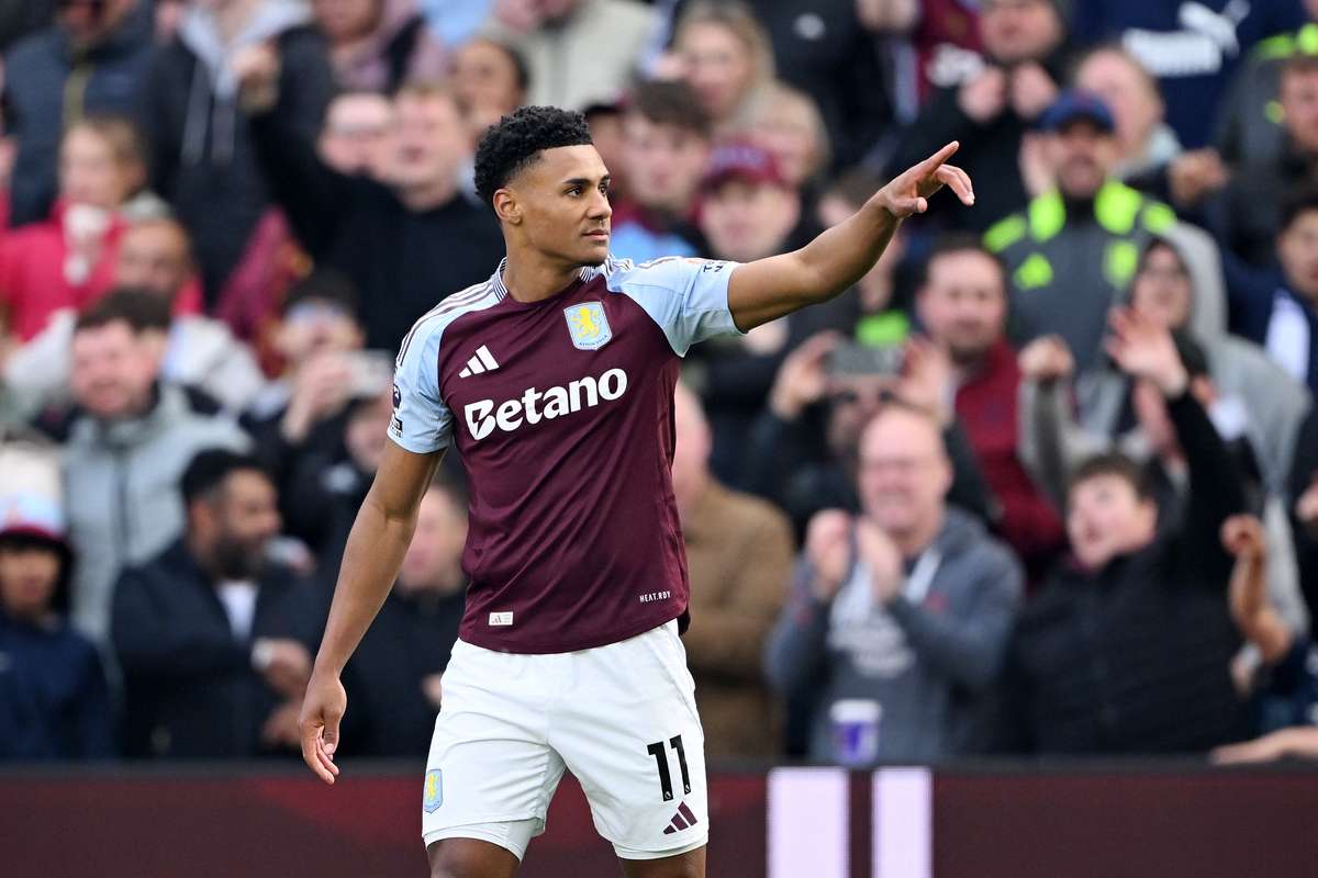 Watkins brilha e faz história na Premier League