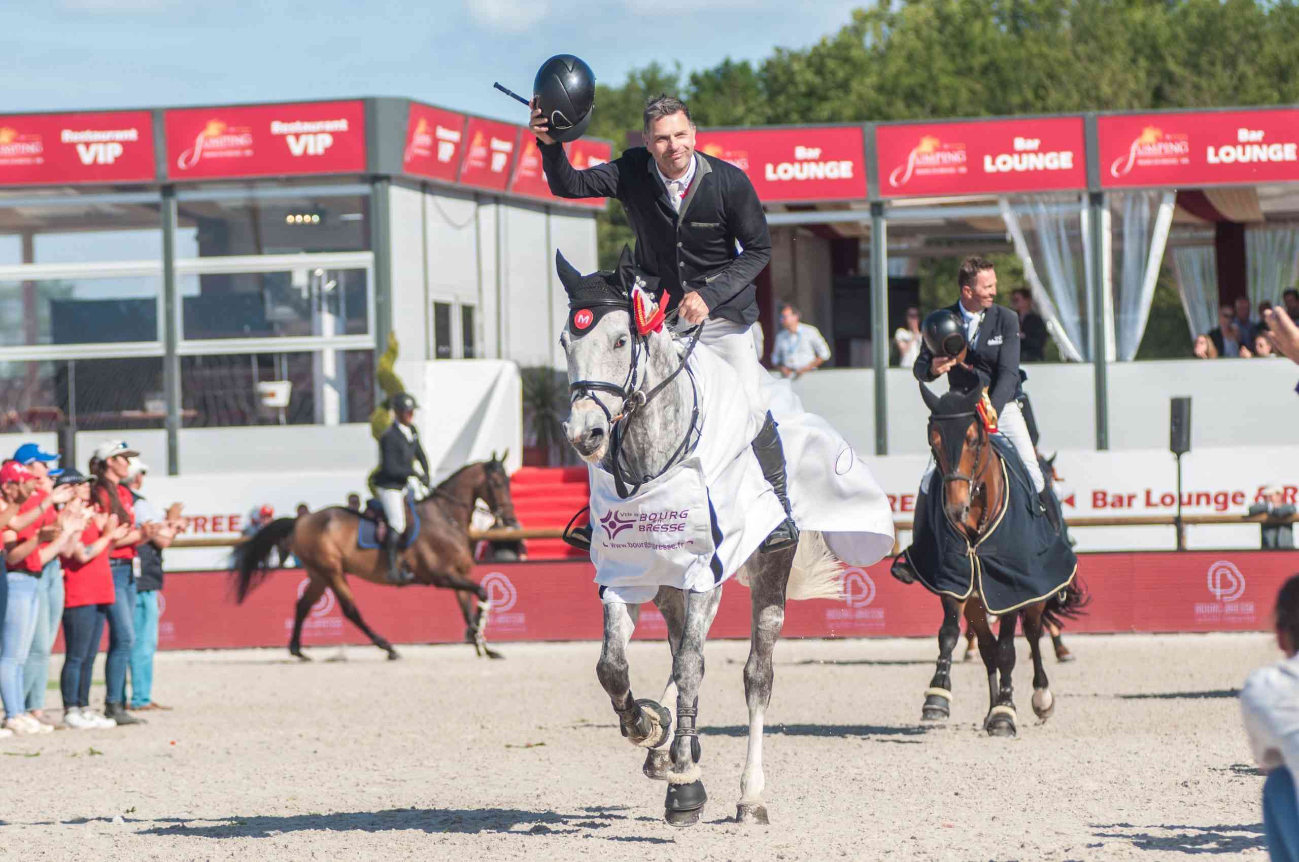Cernin Triumphs at CSI4 Showjumping in Bourg-en-Bresse