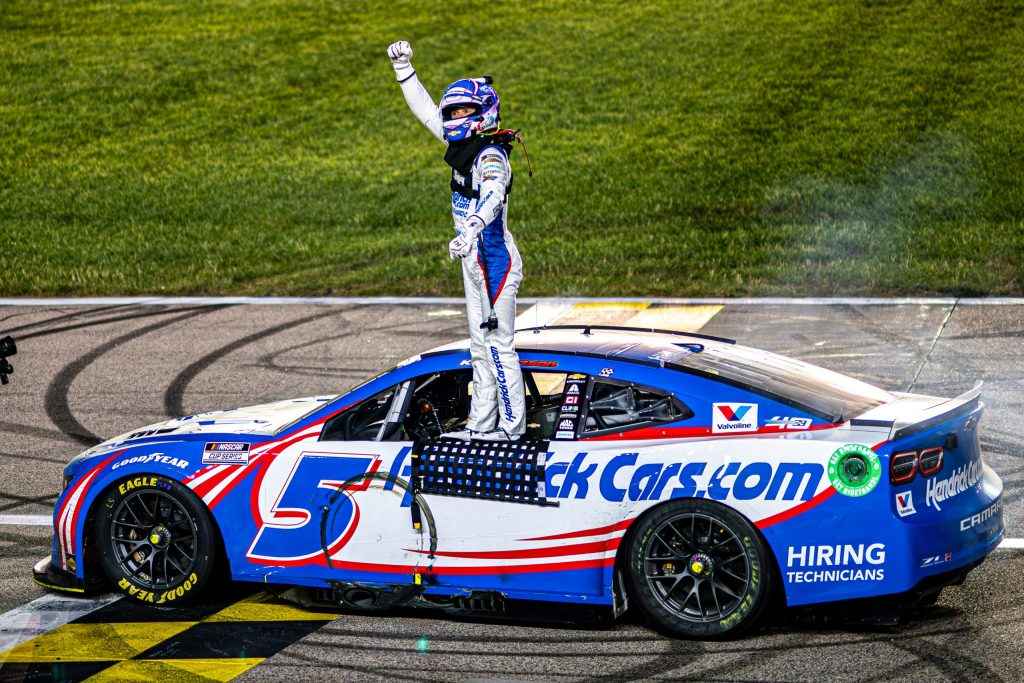 Larson Triumphs at Kansas Speedway in AdventHealth 400