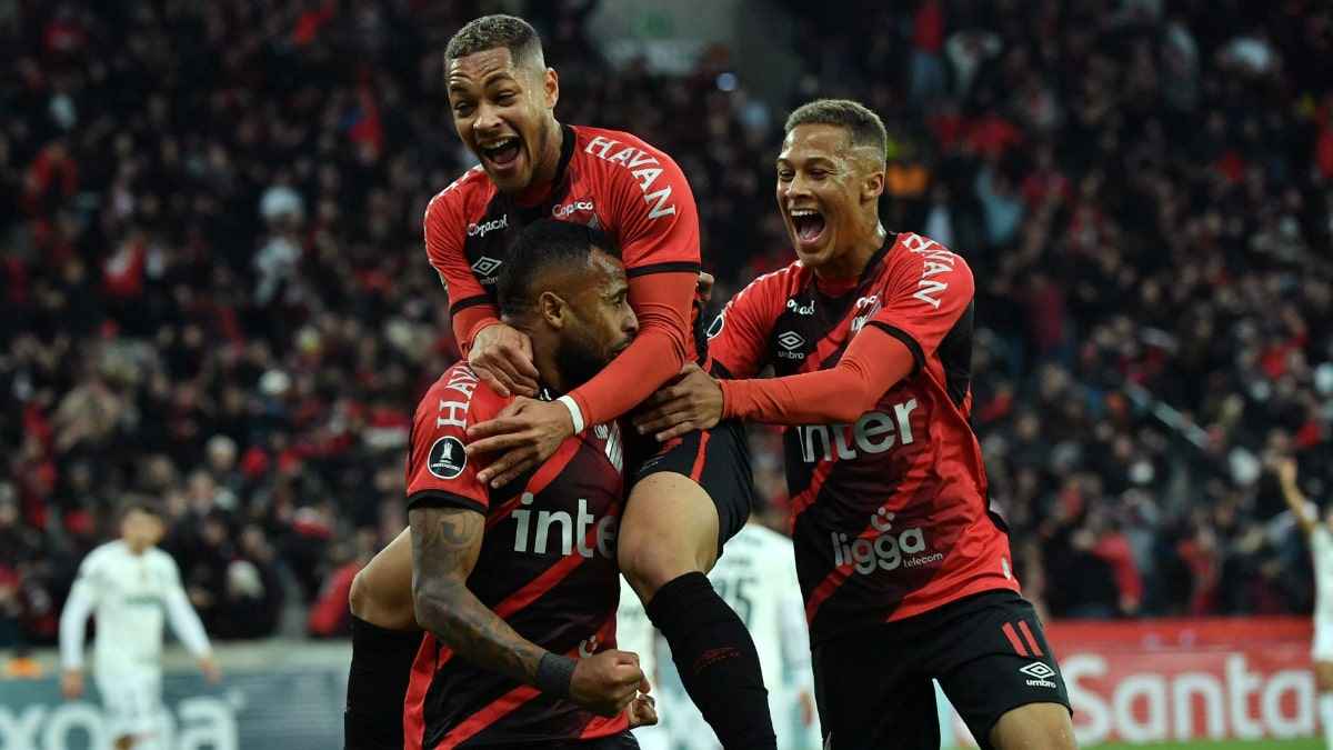 Palmeiras brilha e vence São Paulo em grande clássico