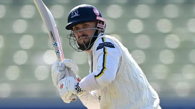 Warwickshire`s Batting Blitz: Latham`s 184 Steals Show