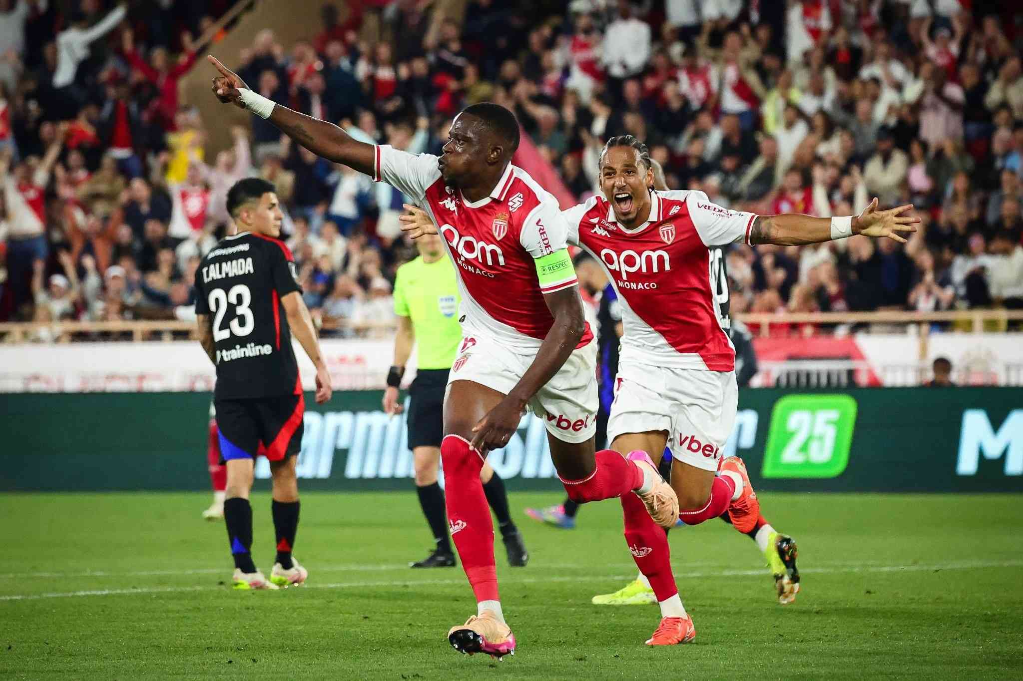 Monaco écrase Lyon et file en Ligue des champions