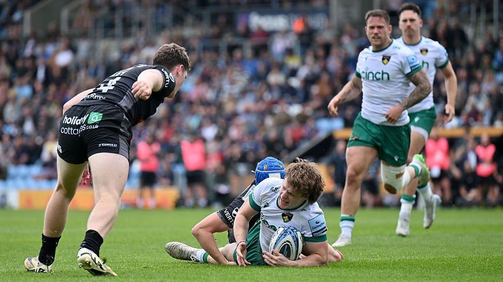 Exeter Chiefs Dominate Saints in 42-14 Triumph