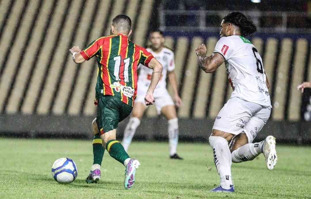 Athletic-MG brilha e sai da zona de rebaixamento