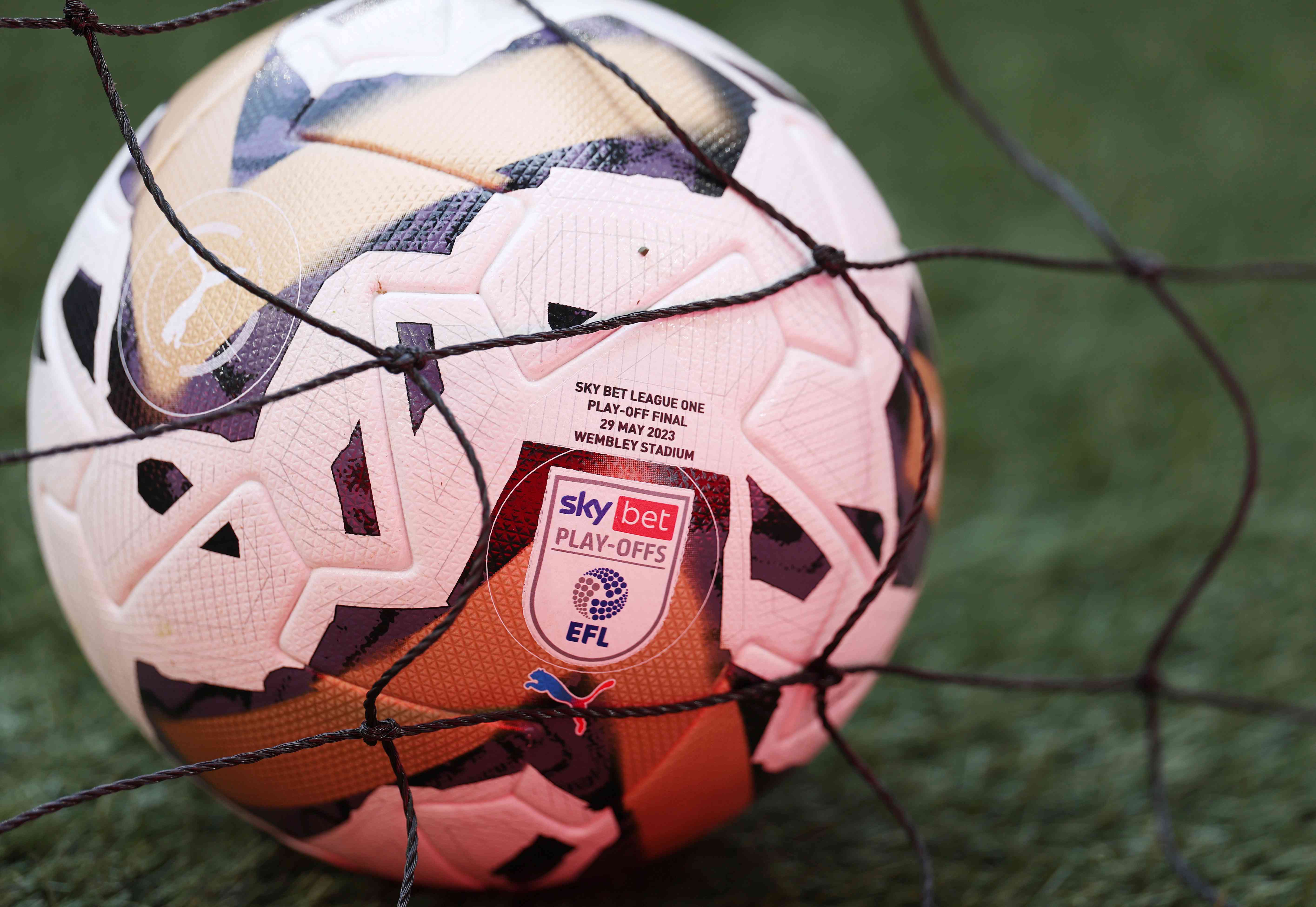 Blackpool`s Dominance Shines in EFL League One Clash