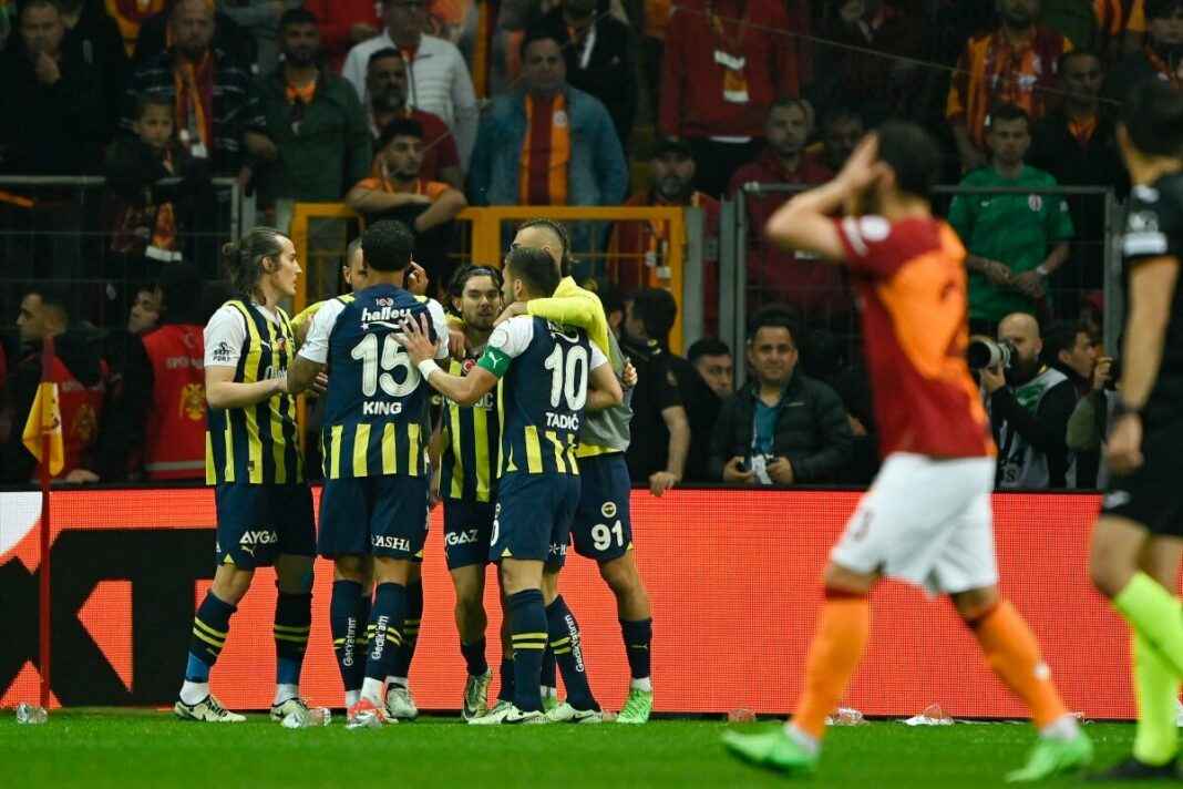 Galatasaray Lider, Fenerbahçe Peşinde!