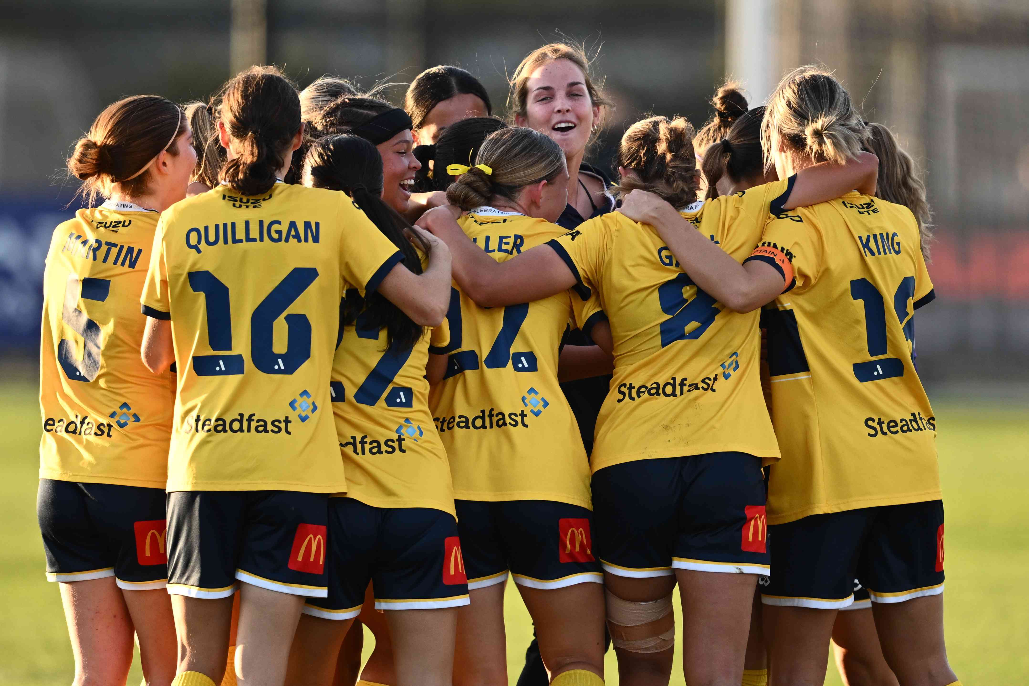 Victory and Mariners Clash in A-League Grand Final