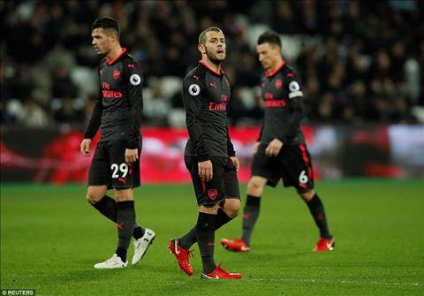 Liverpool đại thắng Arsenal, cuộc đua Premier League nóng bỏng