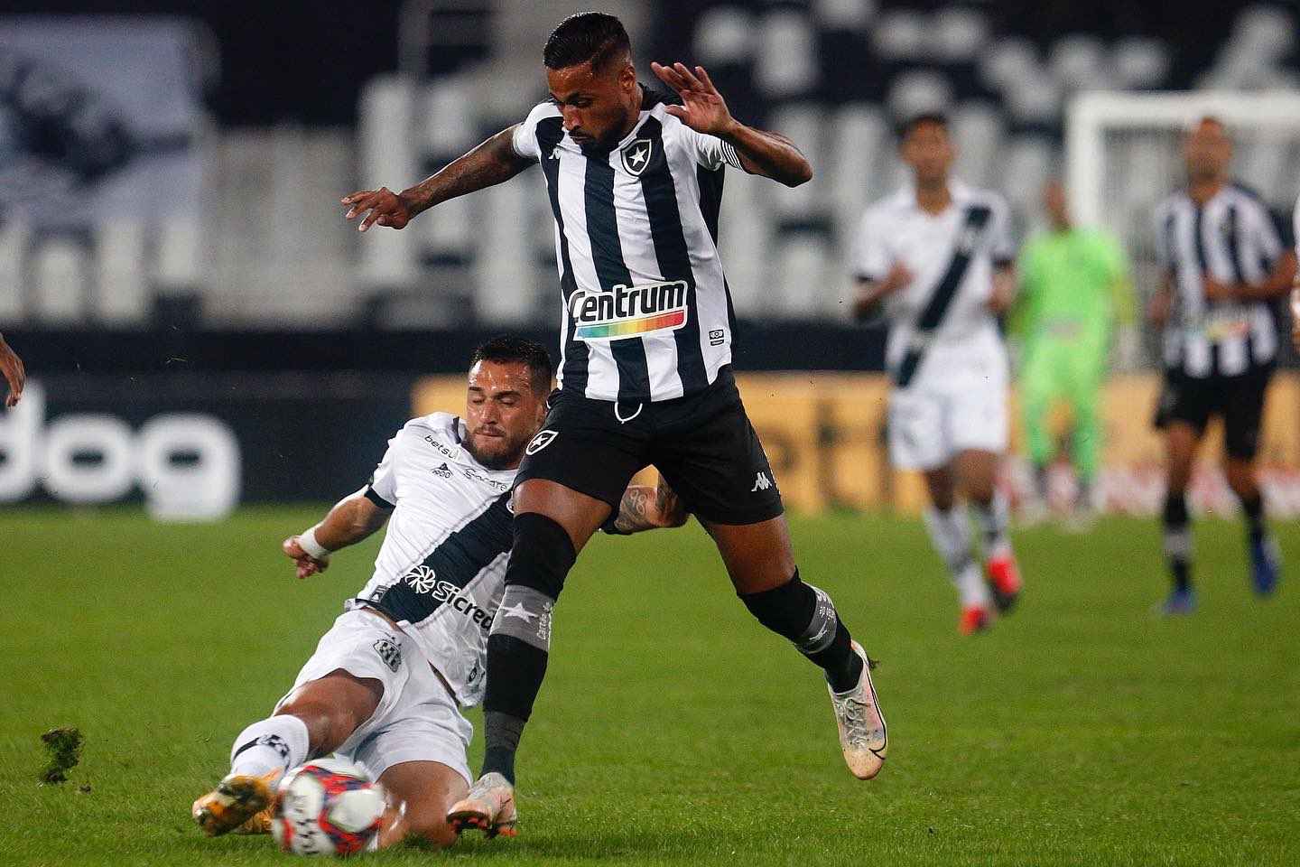 Ponte Preta brilha e Botafogo-PB busca recuperação