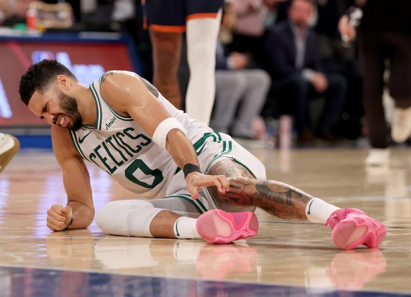 Tatum`s Injury Shakes Celtics as Knicks Eye Elimination
