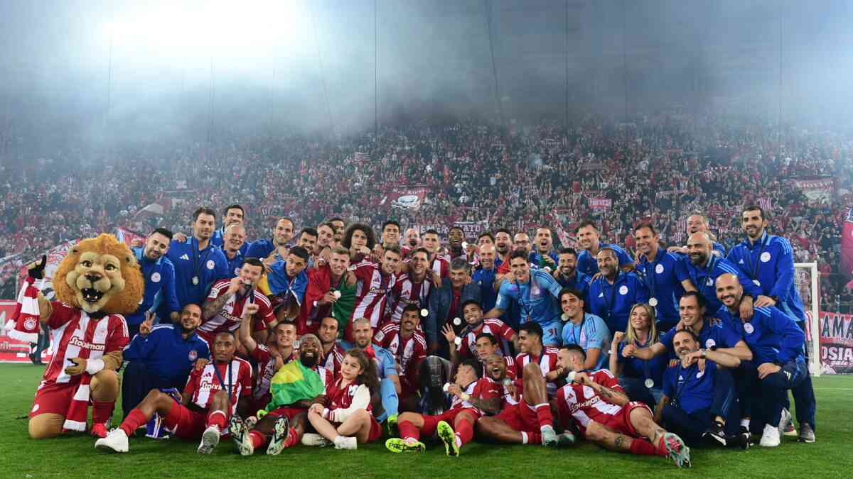 Ολυμπιακός θριαμβεύει στον τελικό με Μασούρα και Ελ Αραμπί
