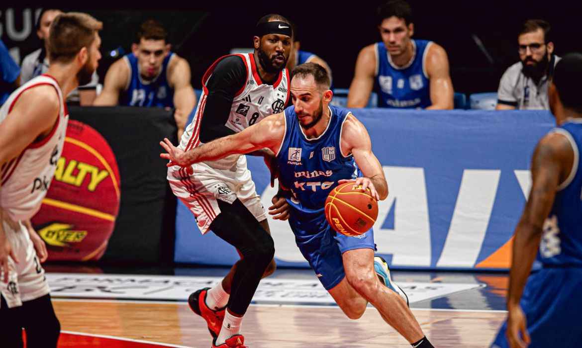 Flamengo brilha e avança na disputa do NBB