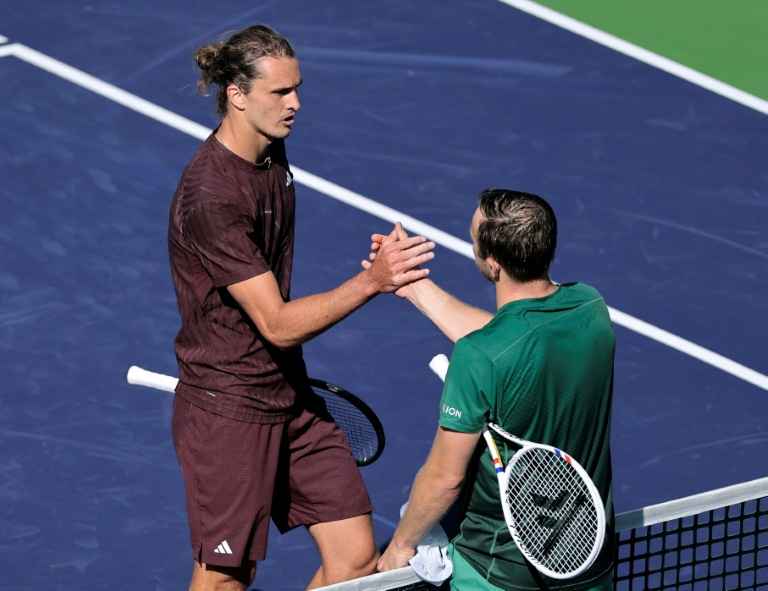 Swiatek arrasa en Indian Wells y Zverev sorprendentemente cae