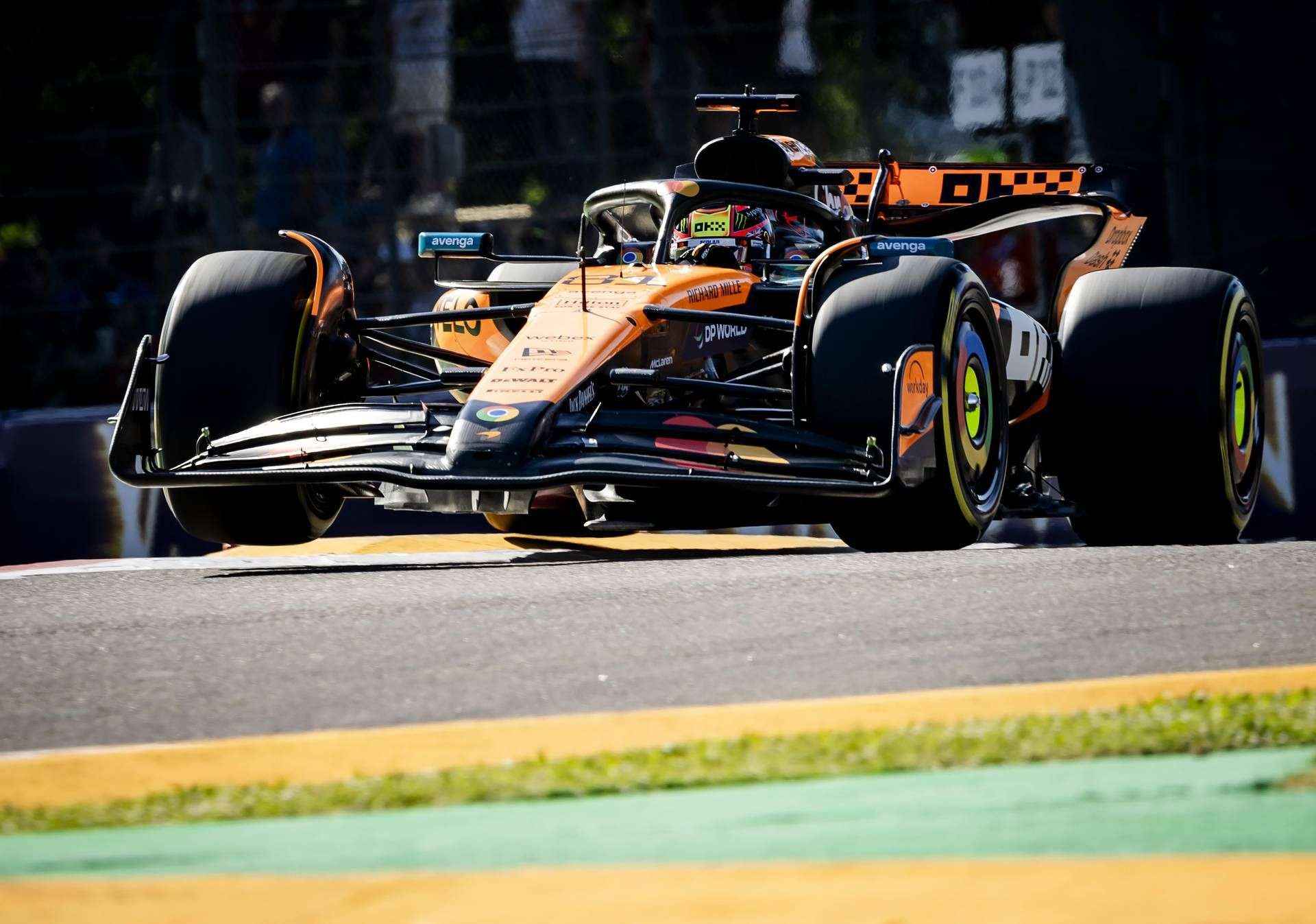 Piastri conquista la pole a Imola, Hamilton deluso