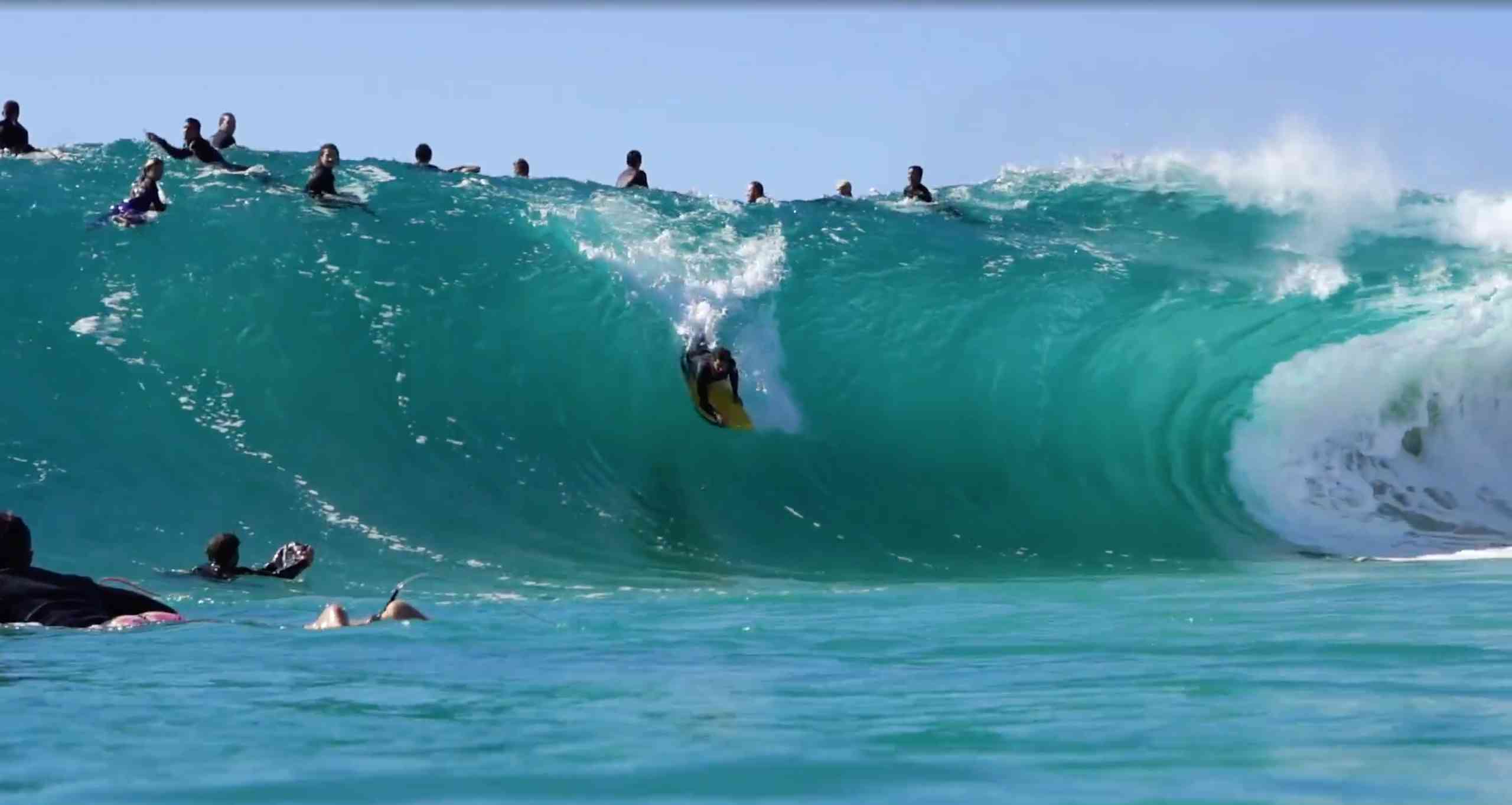Snapper Rocks : L`éclosion des jeunes surfeurs