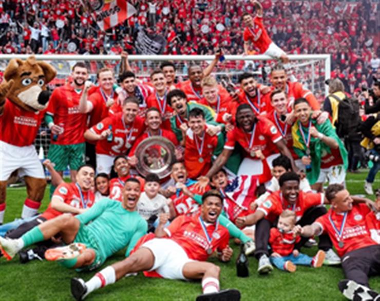 PSV Eindhoven pakt 26e titel na zinderende finale