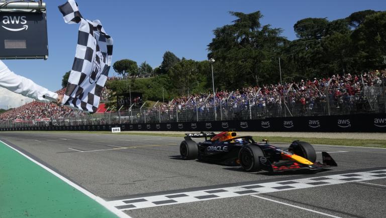 Verstappen trionfa ancora a Imola: McLaren in crisi