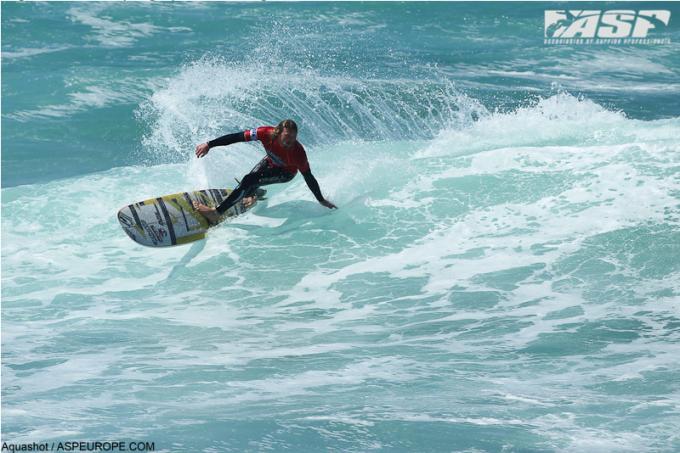 Ben Skinner Dominates Longboard Open in Thrilling Surf Showdown