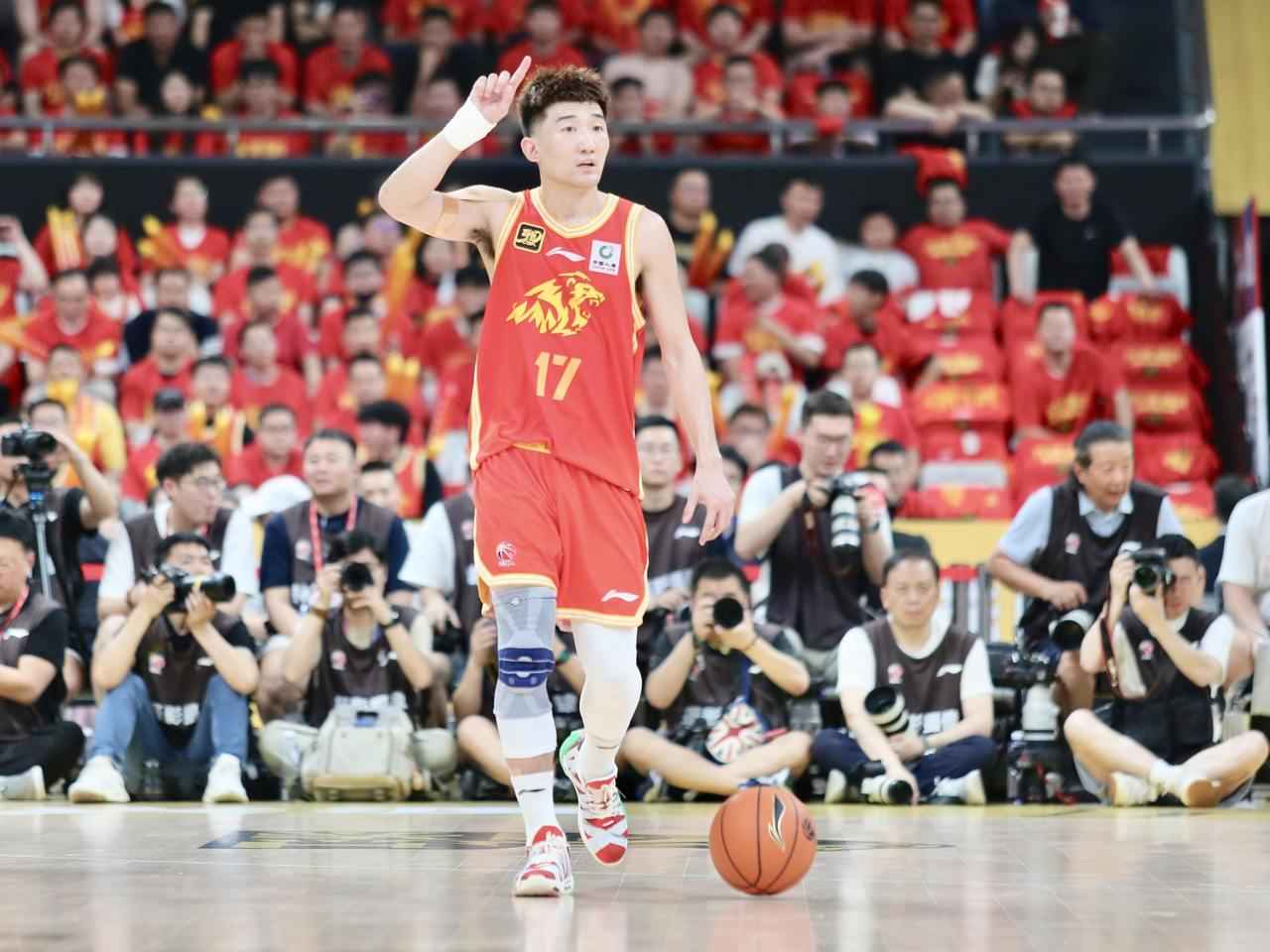 广厦俱乐部遭重罚，孙铭徽与楼明引发风波